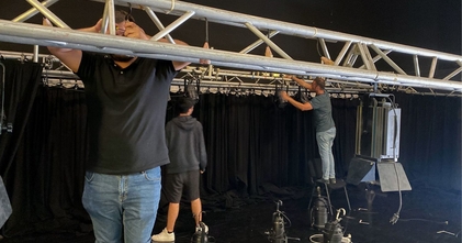 Procura-se operador de luz para teatro